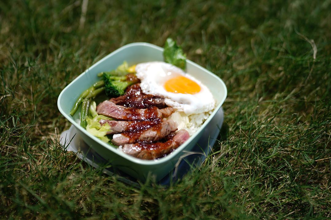 Organic Vegetables and Sirloin Steak Rice bowl with Gluten-free Soy Sauce